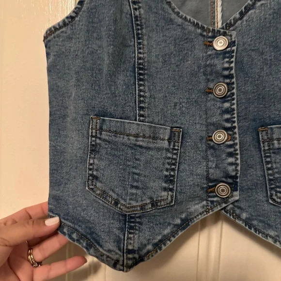 Light Denim Button top size small nwot - Picture 6 of 7